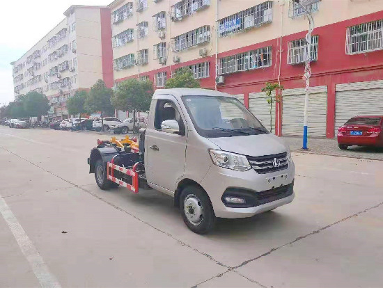 長安國六汽油鉤臂（車廂可卸）式垃圾車（后雙輪）